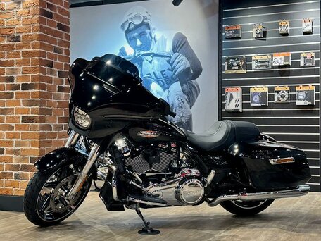 2024 Harley-Davidson Street Glide, чёрный, 3950000 рублей, вид 3
