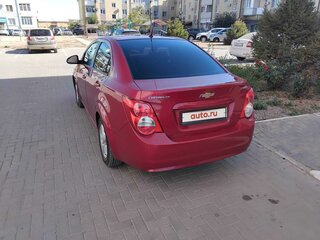 2013 Chevrolet Aveo II, красный, 688888 рублей, вид 4
