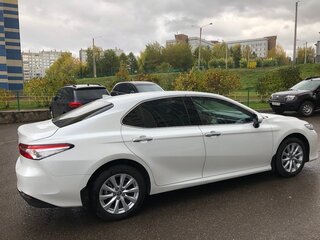 2020 Toyota Camry VIII (XV70), белый, 3700000 рублей, вид 2