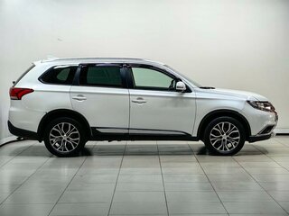2017 Mitsubishi Outlander III Рестайлинг 2, белый, 2130000 рублей, вид 3