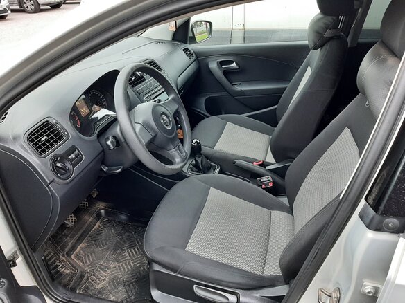 2014 Volkswagen Polo V, серебристый, 770000 рублей - вид 6