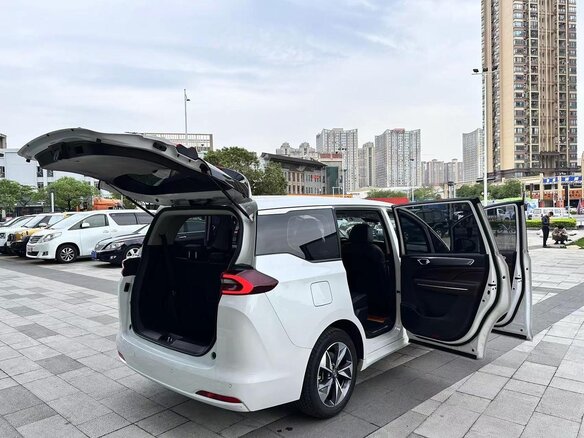 2023 GAC Trumpchi M6, синий - вид 5
