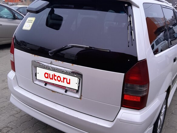 1999 Mitsubishi Chariot Grandis III, белый, 350000 рублей - вид 2