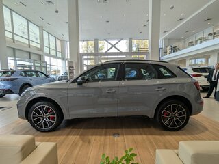 2026 Audi Q5 L 45 TFSI II (FY) Рестайлинг, серый, 6090000 рублей, вид 4