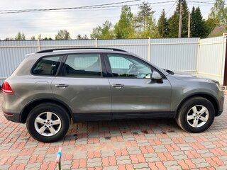 2013 Volkswagen Touareg II, серый, 1620000 рублей, вид 4
