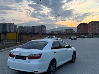 2015 Toyota Camry VII (XV50) Рестайлинг, белый, 1650000 рублей, вид 4