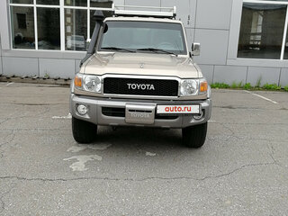 2014 Toyota Land Cruiser 76 70 Series Рестайлинг 1, золотистый, 6500000 рублей, вид 3