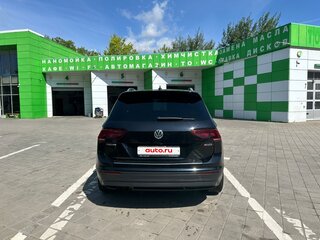 2018 Volkswagen Tiguan II, чёрный, 2400000 рублей, вид 4