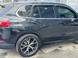 2019 BMW X5 40i IV (G05/G18), чёрный, 4600000 рублей, вид 3