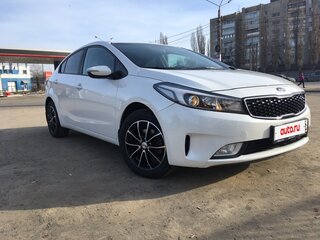 2019 Kia Cerato III Рестайлинг (Classic), белый, 1880000 рублей, вид 3