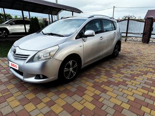 2010 Toyota Verso I, серебристый, 870000 рублей, вид 1