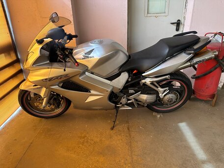 2006 Honda VFR 800, серебристый, 400000 рублей, вид 1