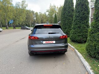 2020 Volkswagen Touareg III, серый, 5600000 рублей, вид 3