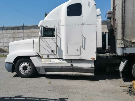 2002 Freightliner FLD, белый, 300000 рублей, вид 3
