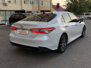 2022 Toyota Camry VIII (XV70) Рестайлинг, белый, 3650000 рублей, вид 3