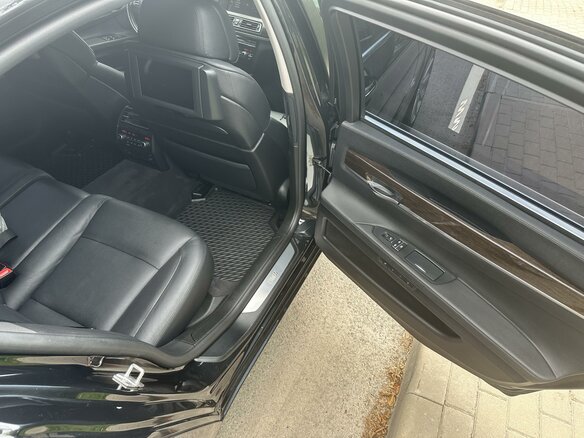2012 BMW 7 серии Long 740Li V (F01/F02/F04), чёрный, 1700000 рублей - вид 17
