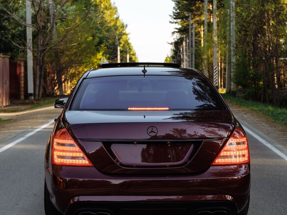 2007 Mercedes-Benz S-Класс 550 V (W221), красный, 2150000 рублей - вид 16