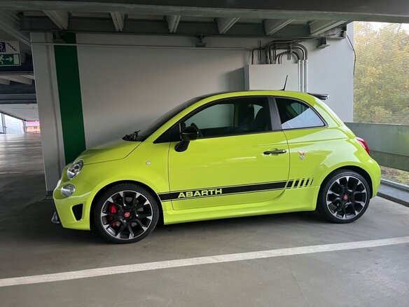2021 Fiat 500, зелёный