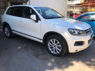 2010 Volkswagen Touareg II, белый, 2149000 рублей, вид 3