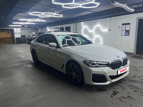 2020 BMW 5 серии 530d xDrive VII (G30/G31/G38) Рестайлинг, белый, 5500000 рублей - вид 4