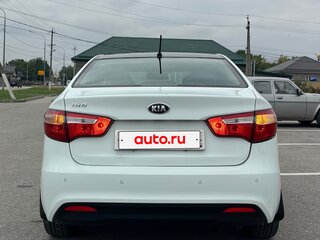 2012 Kia Rio 4-speed III, белый, 770000 рублей, вид 5