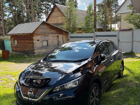 2019 Nissan Leaf II (ZE1), чёрный, 1890000 рублей - вид 2