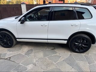 2013 Volkswagen Touareg II, белый, 2350000 рублей, вид 3