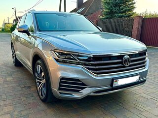 2019 Volkswagen Touareg III, серебристый, 4975422 рублей, вид 1