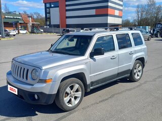 2011 Jeep Liberty (Patriot), серебристый, 1000000 рублей, вид 1