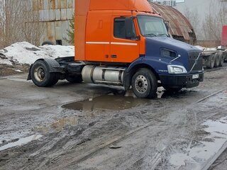 2002 Volvo VNM, оранжевый, 1050000 рублей, вид 1