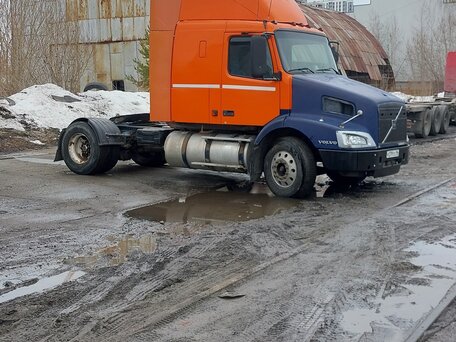 2002 Volvo VNM, оранжевый, 1050000 рублей, вид 1