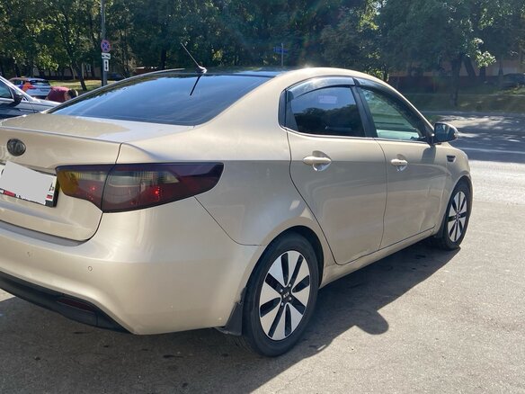 2013 Kia Rio 4-speed III, бежевый, 930000 рублей - вид 9