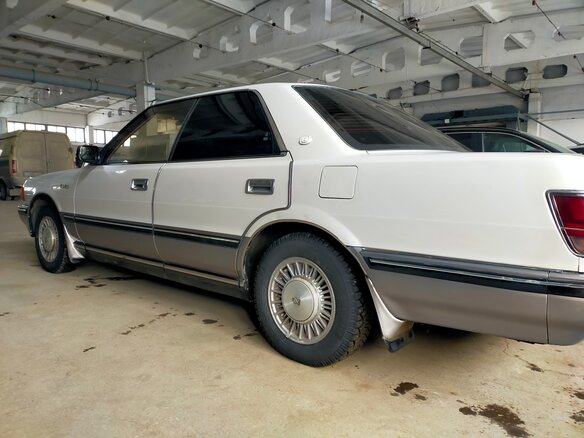 1988 Toyota Crown VIII (S130), серый, 700000 рублей - вид 12