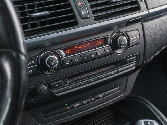 2011 BMW X5 M I (E70), белый - вид 16