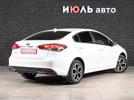 2019 Kia Cerato III Рестайлинг (Classic), белый, 1430000 рублей, вид 4