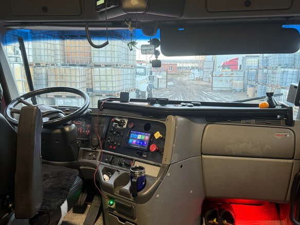 2003 Freightliner Columbia, красный, 2800000 рублей - вид 5