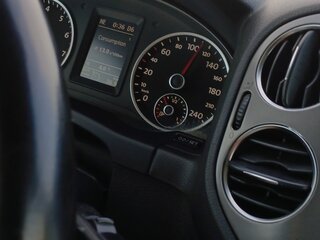 2010 Volkswagen Tiguan I, чёрный, 1300000 рублей, вид 2