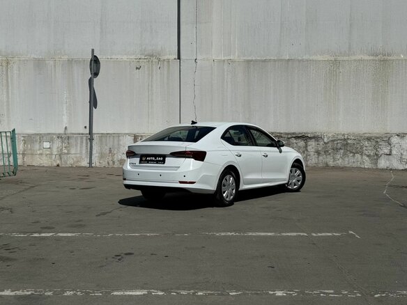 2021 Skoda Octavia IV (A8), белый, 1800000 рублей - вид 1