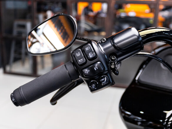 2023 Harley-Davidson Road Glide Limited, серебристый, 3150000 рублей - вид 18