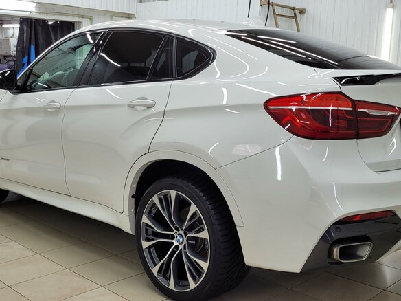 2015 BMW X6 50i II (F16), белый, 3500000 рублей - вид 15