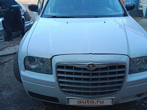 2004 Chrysler 300C I, белый, 999998 рублей