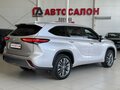 2026 Toyota Highlander IV (XU70), серебристый, 5090000 рублей - вид 4