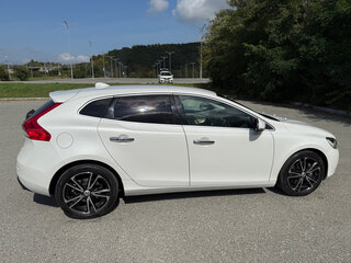 2017 Volvo V40 II Рестайлинг, белый, 1350000 рублей, вид 2