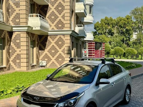 2017 Kia Rio IV, серебристый, 770000 рублей, вид 1