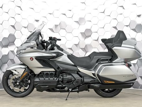 2025 Honda GL 1800 Gold Wing, серебристый, 3649000 рублей, вид 4