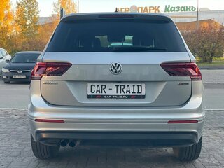 2018 Volkswagen Tiguan II, серебристый, 2400000 рублей, вид 5