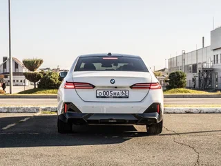 2025 BMW 5 серии 520i VIII (G60/G61/G68), белый, 6350000 рублей, вид 5