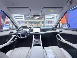 2025 BYD Yuan Up 45.12 kWh, серебристый, 1650500 рублей, вид 5