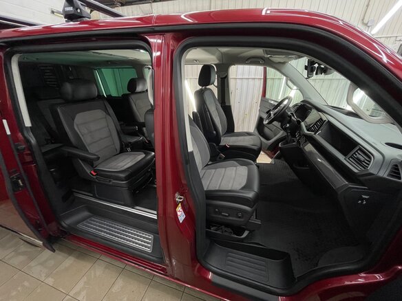 2019 Volkswagen Multivan T6 Рестайлинг, красный, 5250000 рублей - вид 26