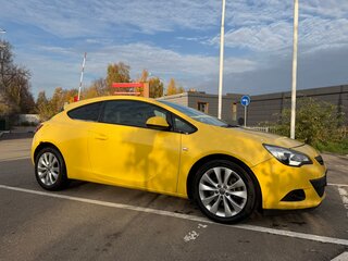 2013 Opel Astra GTC J Рестайлинг, жёлтый, 900000 рублей, вид 3